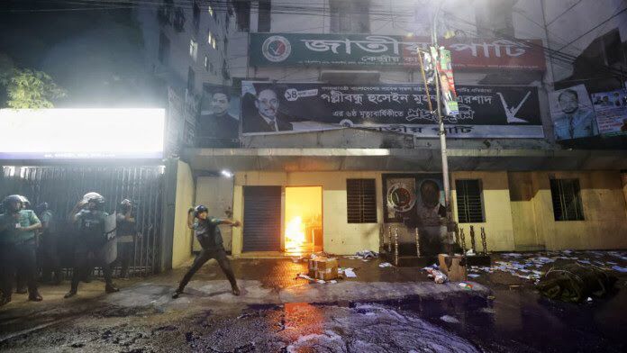 জাপা কেন্দ্রীয় কার্যালয়ে হামলা-ভাংচুর-অগ্নিসঙ্গোগ