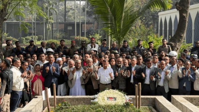 ওসমান হাদির কবর জিয়ারত করছেন তারেক রহমান