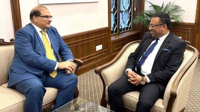 পাকিস্তানের হাইকমিশনার ও প্রধানমন্ত্রীর পররাষ্ট্র বিষয়ক উপদেষ্টা। ছবি- সংগৃহীত